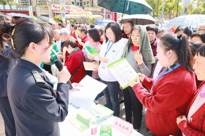 重庆巴南区“3·15”消费维权进社区 “银发维权驿站”亮相护航群众消费安全 重庆巴南区“3·15”消费维权进社区 “银发维权驿站”亮相护航群众消费安全