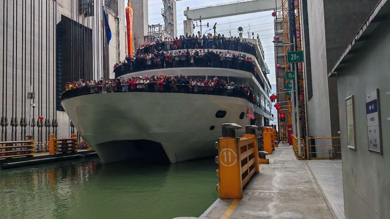 这个春运，三峡枢纽通过货物1548.8万吨