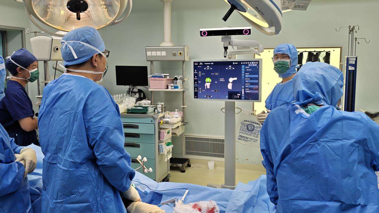 深看科创 | 深圳智造的HX机械臂骨科机器人完成首例关节置换术