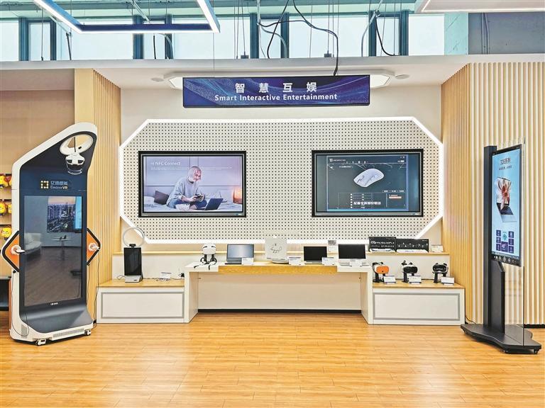 宝安，AI眼镜“五公里产业圈”