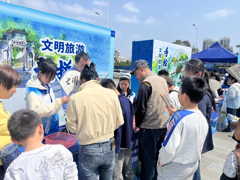广西三地同步开展旅游消费维权宣传活动