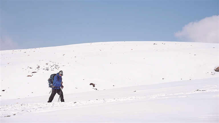 踏雪攀登，领略高原之美