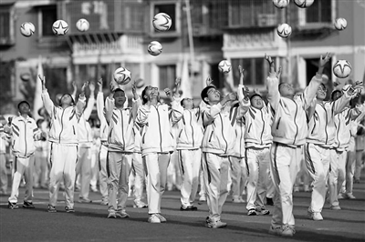 为青少年健康成长注入“心”力量