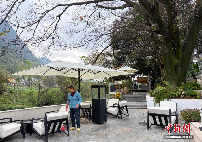 贵州兴义布依族村寨:闲置房变民宿 浣衣地成咖啡店