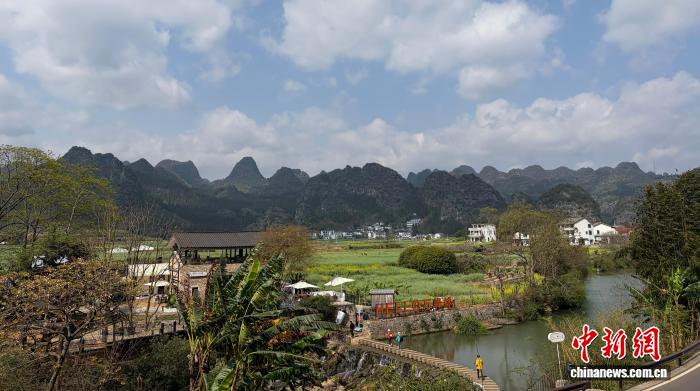 贵州兴义布依族村寨:闲置房变民宿 浣衣地成咖啡店