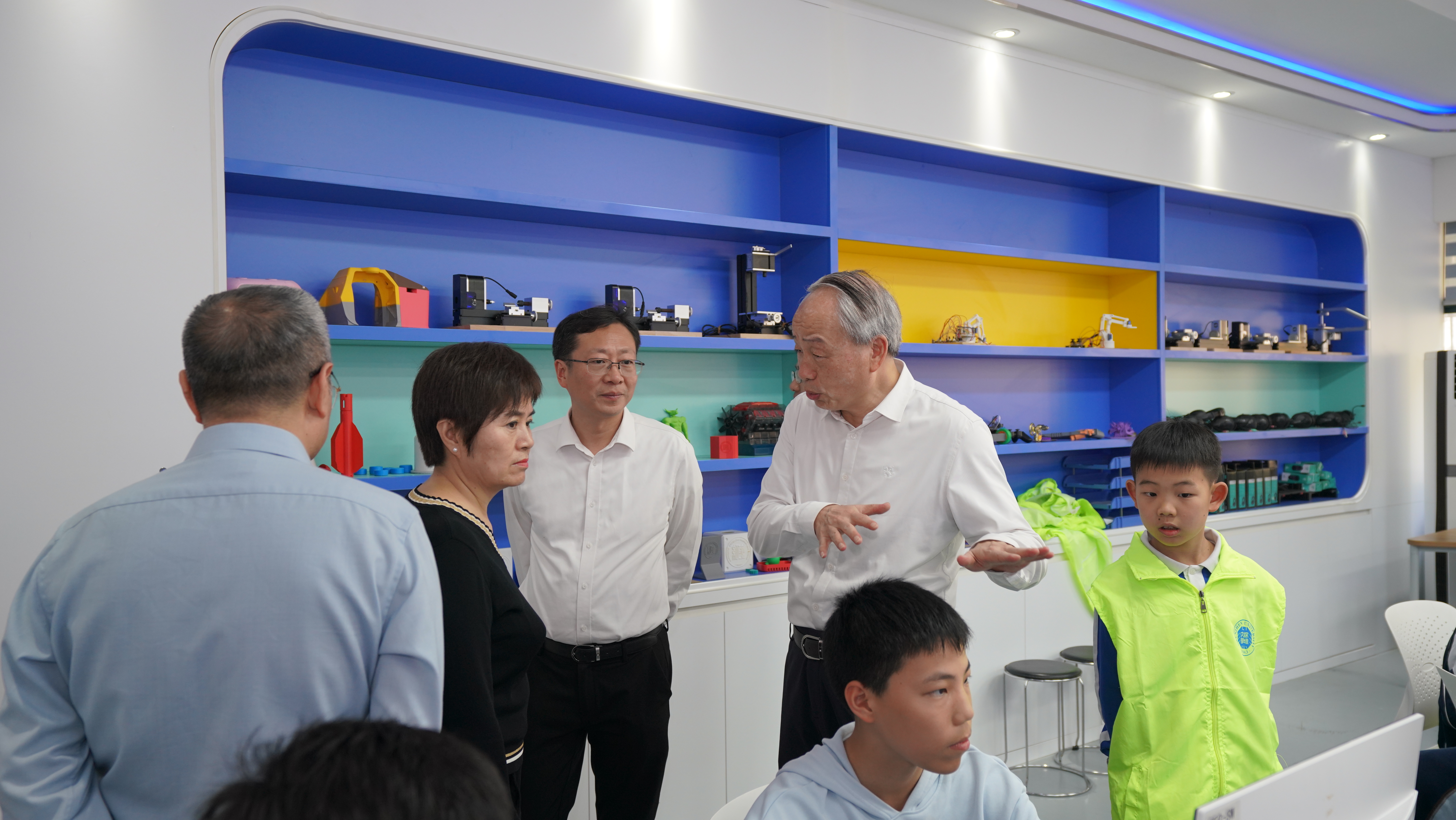 深看科创 | 2026年深圳市SW认证优秀学生颁证活动暨中小学科技教育研讨会举办 深看科创 | 2026年深圳市SW认证优秀学生颁证活动暨中小学科技教育研讨会举办