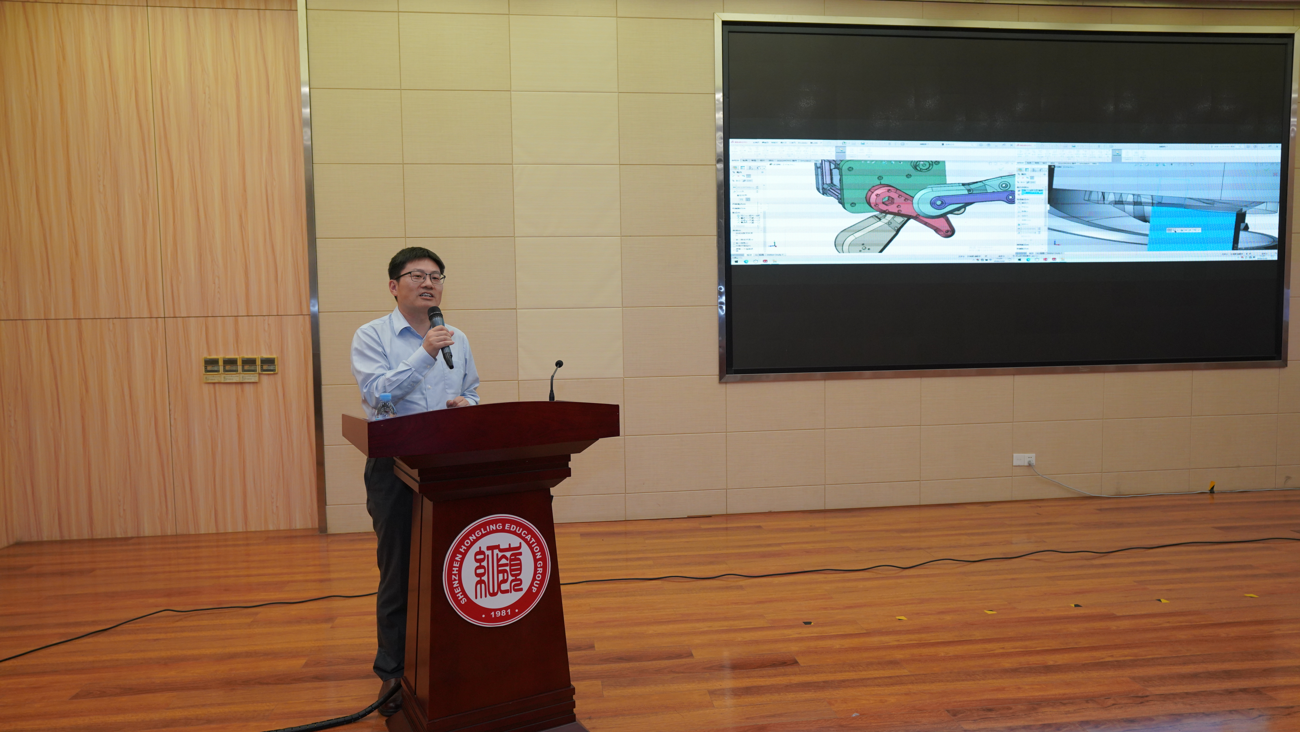 深看科创 | 2026年深圳市SW认证优秀学生颁证活动暨中小学科技教育研讨会举办 深看科创 | 2026年深圳市SW认证优秀学生颁证活动暨中小学科技教育研讨会举办