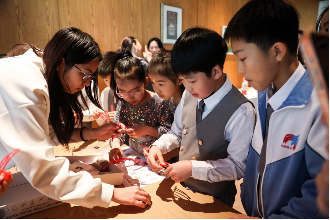 北京朝阳“小使者”走进哈萨克斯坦文化中心，开启青少年跨文化友谊之旅