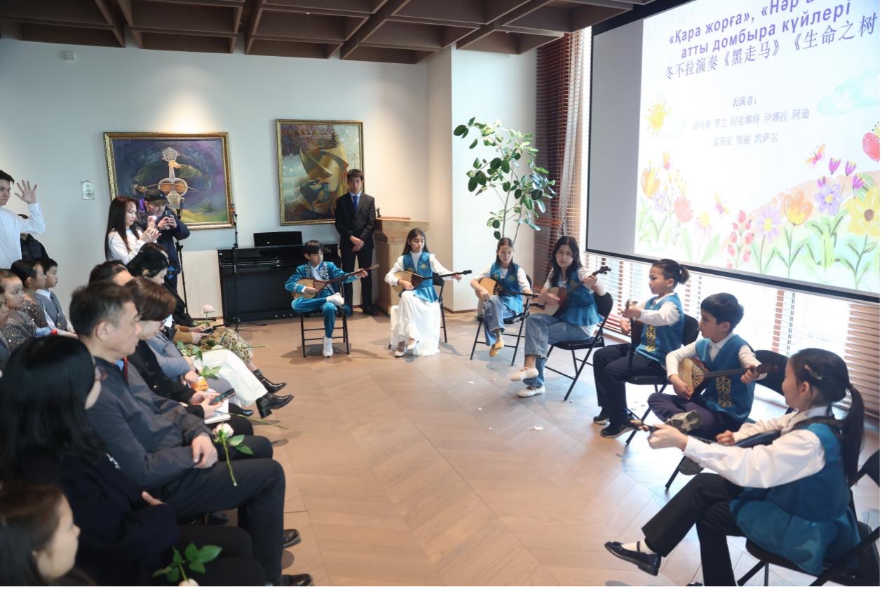 北京朝阳“小使者”走进哈萨克斯坦文化中心，开启青少年跨文化友谊之旅