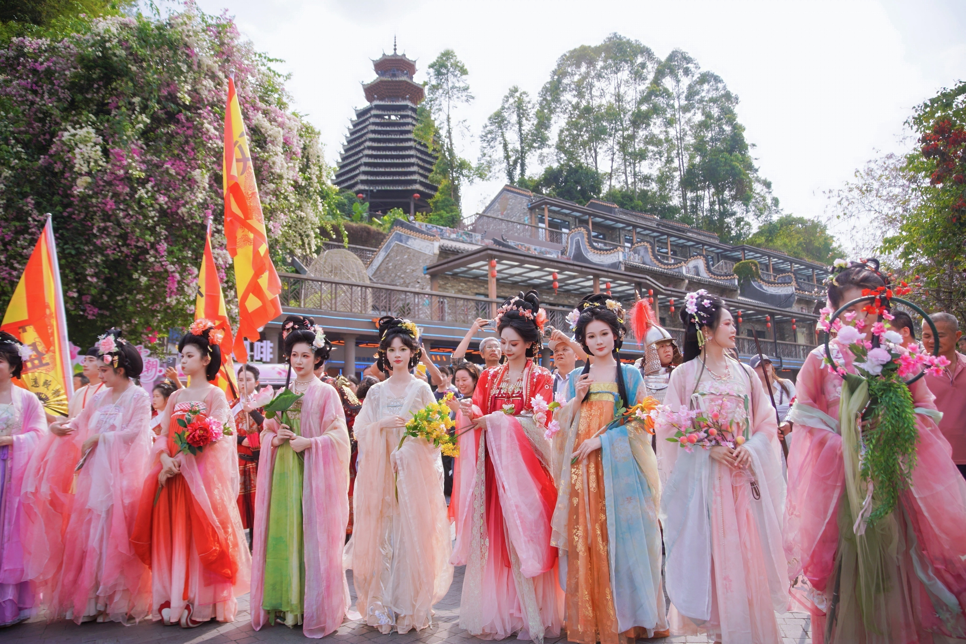 深看湾区 | 华侨城甘坑古镇以三角梅激活文旅新活力