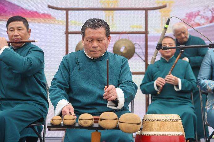 “十锦细锣鼓”回响沪派古镇 市民感受非遗古韵