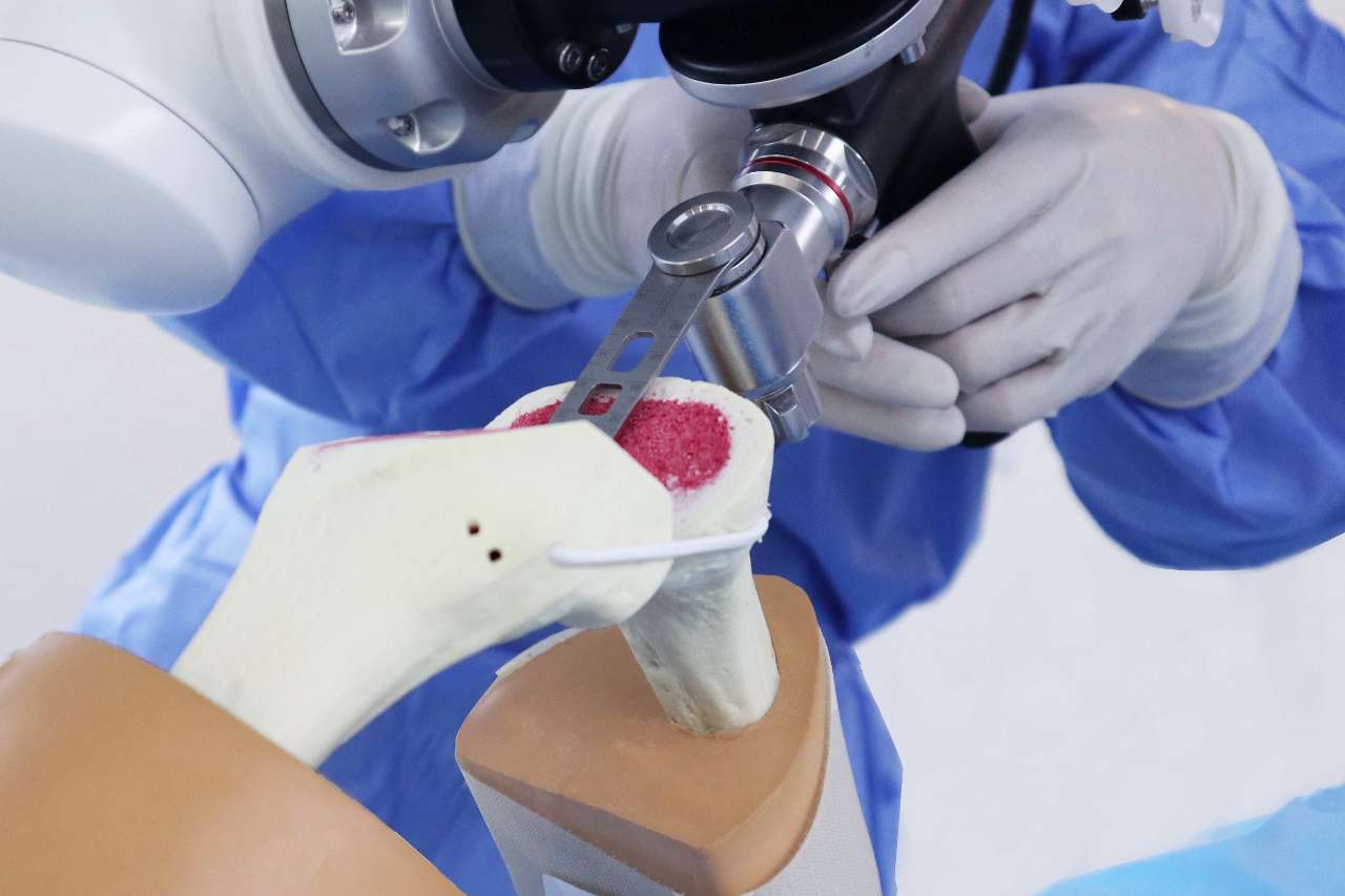 深看科创 | 7年磨一剑，深圳造手术机器人拿下欧盟顶级认证