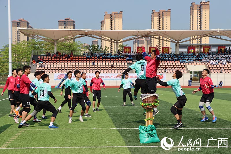 抢花炮比赛。人民网记者 付华周摄