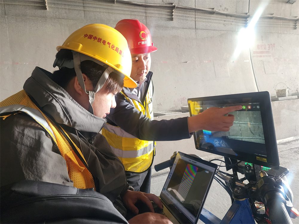 AI赋能广西柳梧铁路建设提速