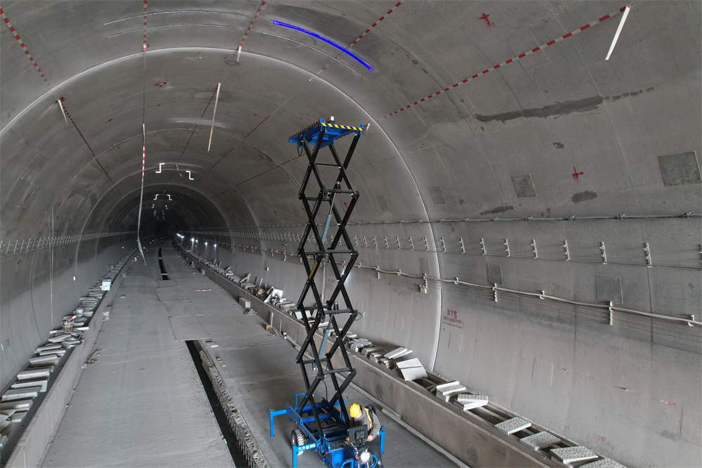 AI赋能广西柳梧铁路建设提速