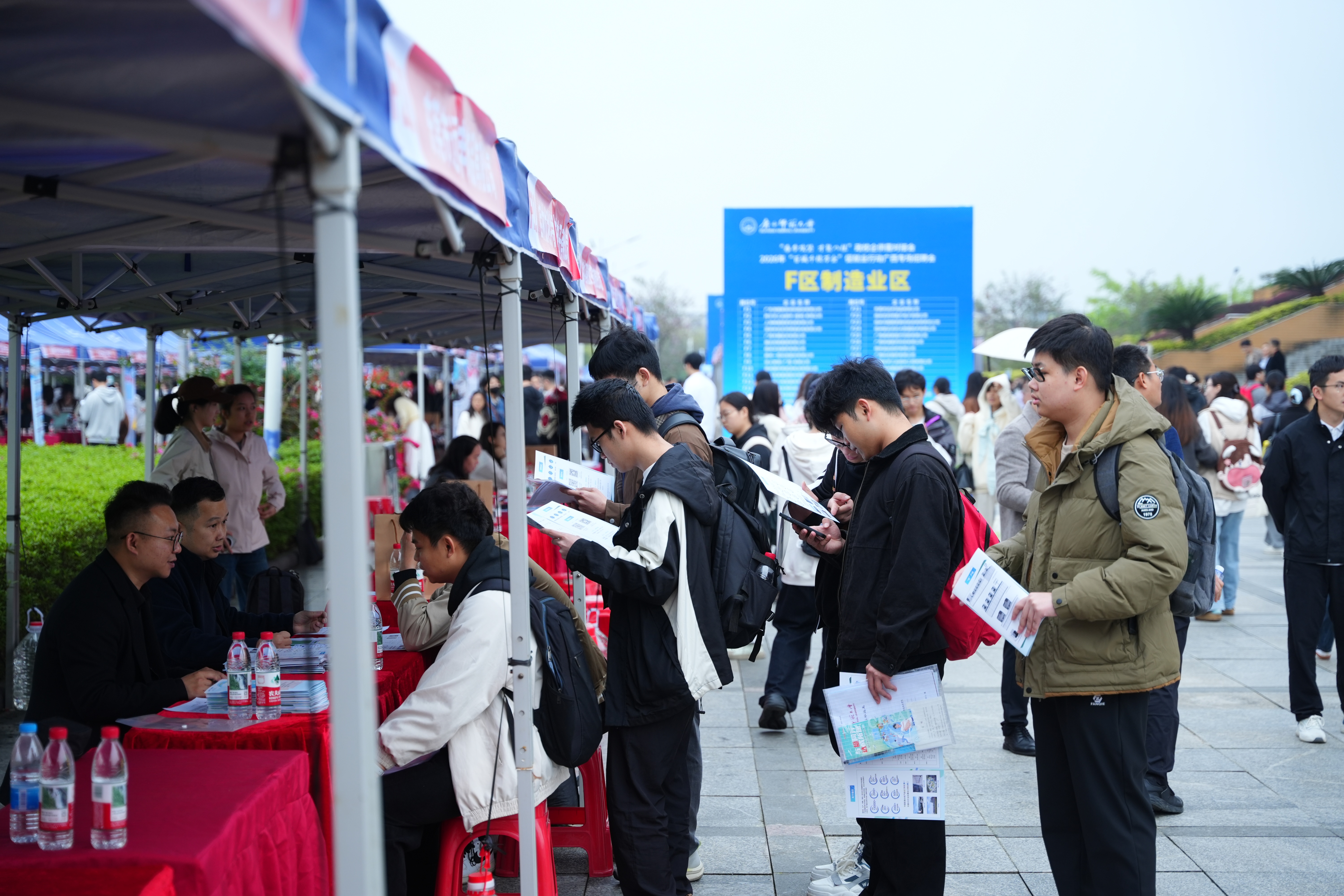 广西举办“春季攻坚 才聚八桂”专场招聘会