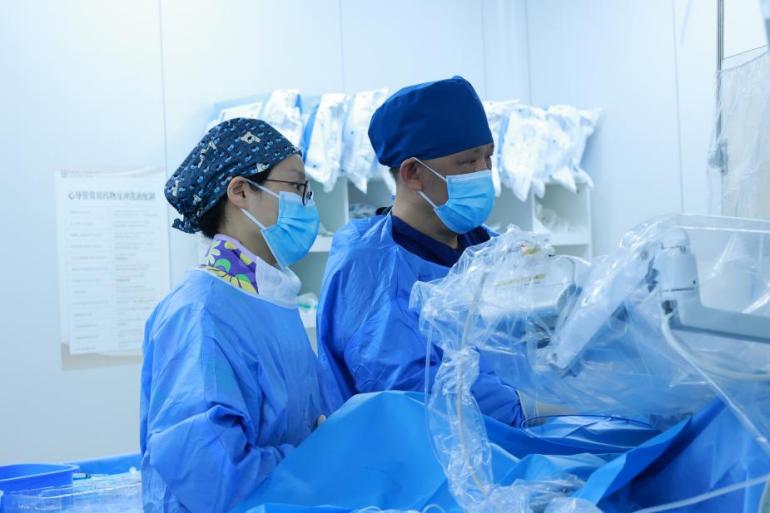 重医附属两江医院完成重庆首例国产机器人辅助下房颤消融手术