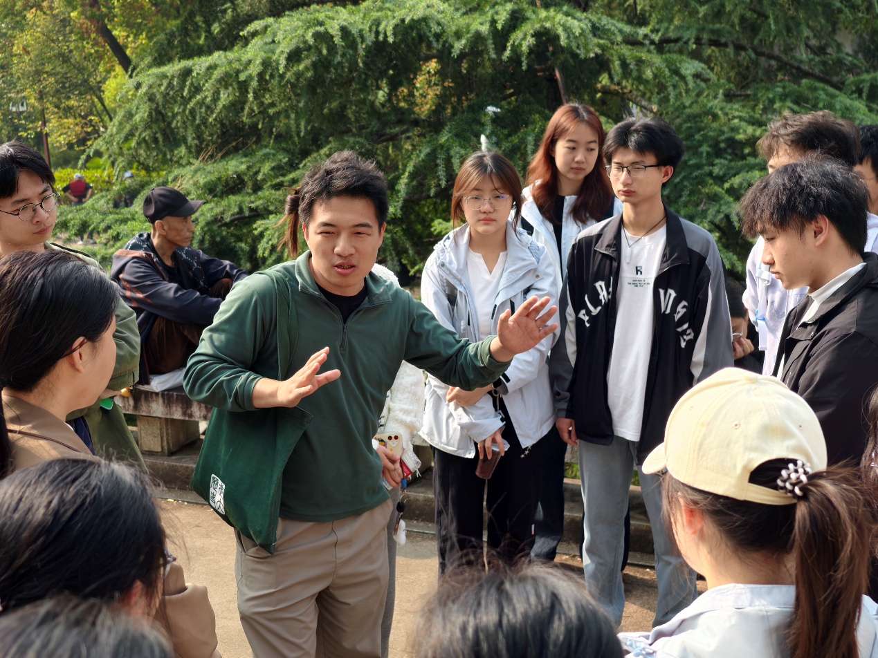 探寻历史遗迹 品读城市灵魂——华中农大师生的一场人文“春游”