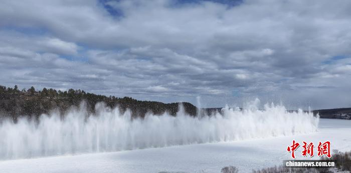 中俄界江黑龙江漠河段防凌汛爆破11.15公里