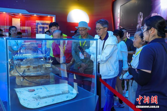 琼籍海外乡亲考察文昌航天产业:感叹发展速度 探寻投资商机 琼籍海外乡亲考察文昌航天产业:感叹发展速度 探寻投资商机