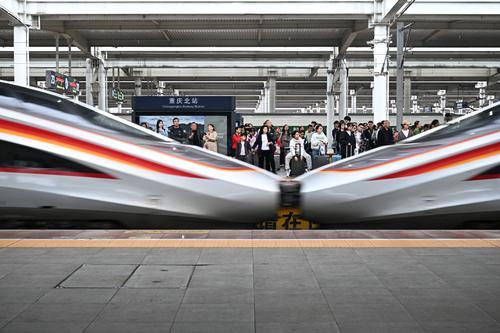 清明假期迎返程高峰 重庆火车站单日发送旅客34万人次 清明假期迎返程高峰 重庆火车站单日发送旅客34万人次