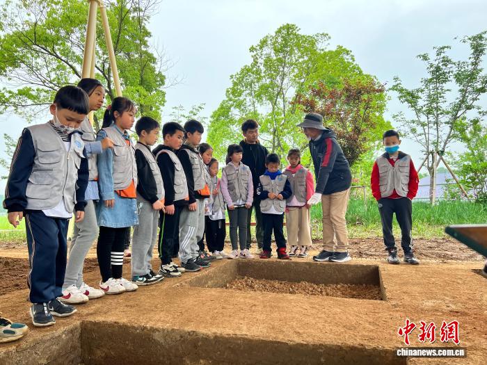 文旅观察:年轻人“反向赏花” 浙江县域乡村如何突围?