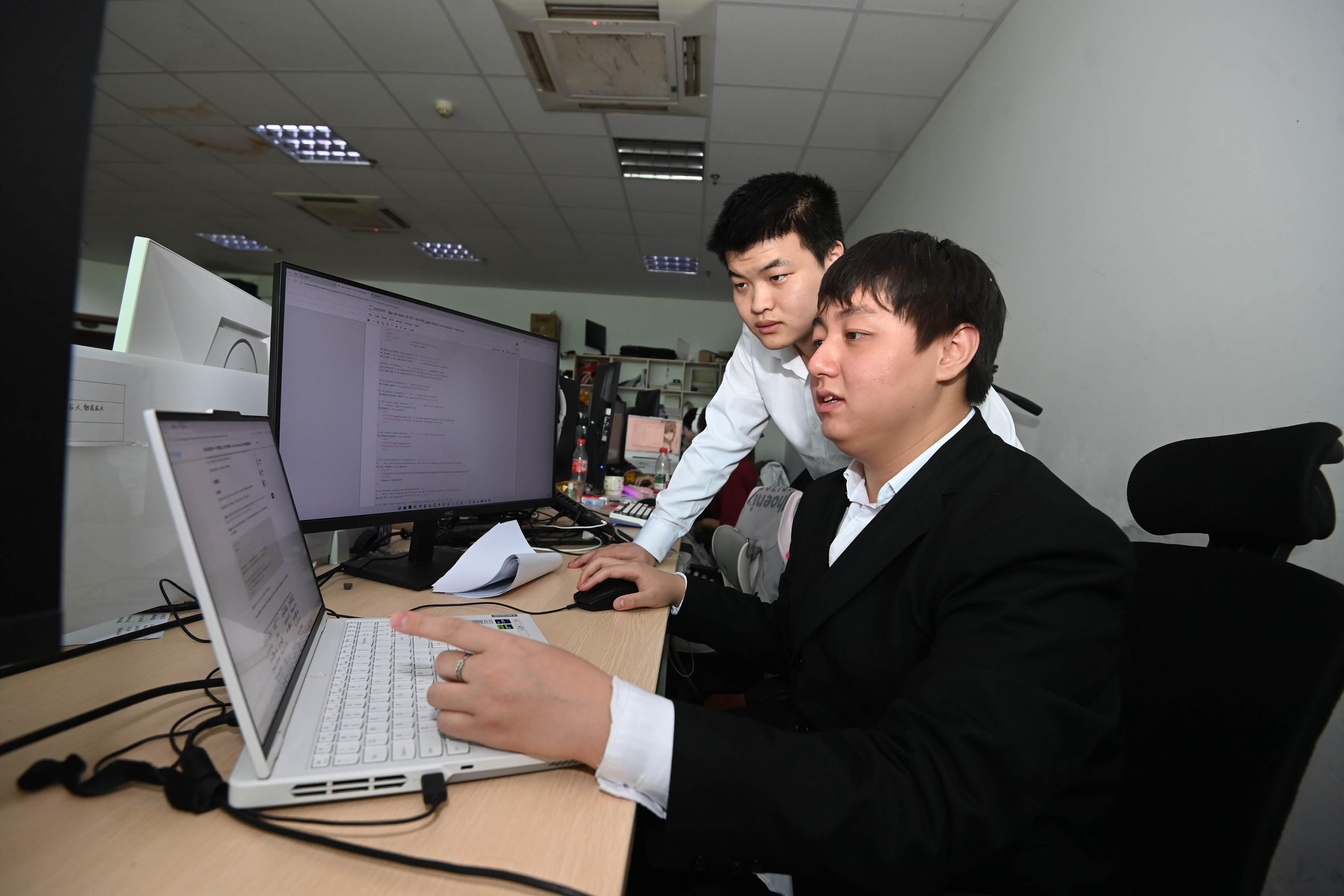 用AI解码楔形文字 重邮学子斩获Kaggle国际竞赛金牌