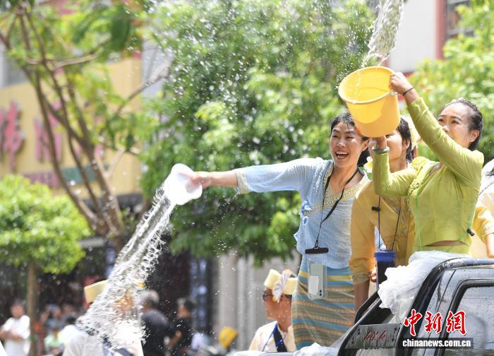 中缅边境云南澜沧各民族同庆泼水节