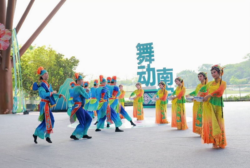 全国群众舞蹈邀请展演暨交流研讨活动在南宁举行 全国群众舞蹈邀请展演暨交流研讨活动在南宁举行