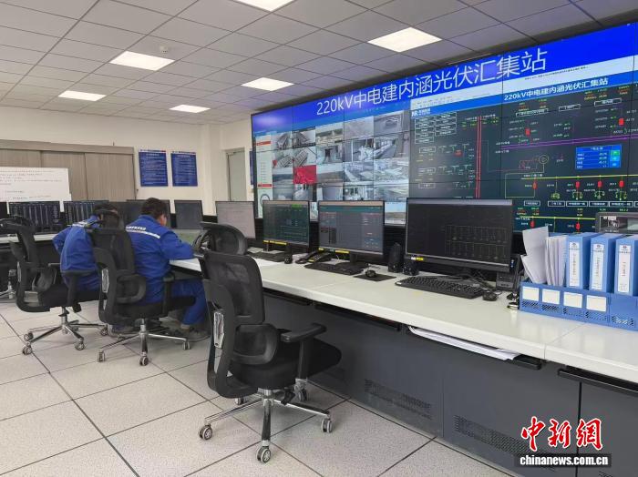 新疆沙雅县:光伏板下“锁”住7750亩流沙