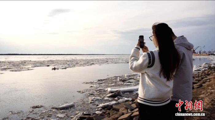 松花江同江段“文开江” 较去年早一天