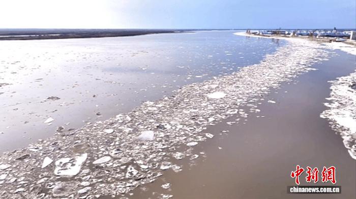 松花江同江段“文开江” 较去年早一天