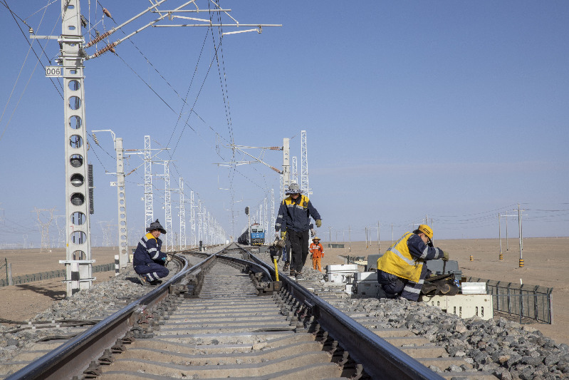 黄羊苏站：他们给“神经中枢”做“大手术”