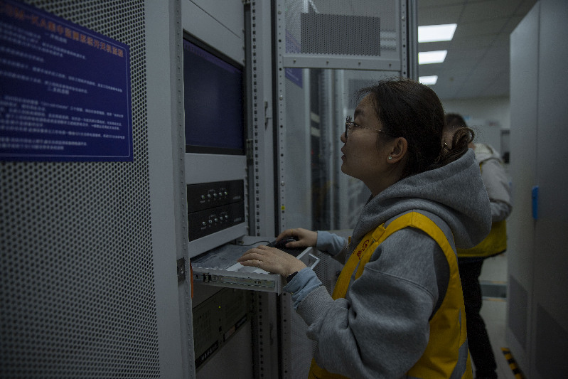 黄羊苏站：他们给“神经中枢”做“大手术”