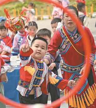 多彩“三月三” 八桂共欢歌
