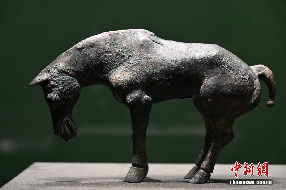 “饰文焕彩——河北古代艺术珍品展”在中国美术馆开展