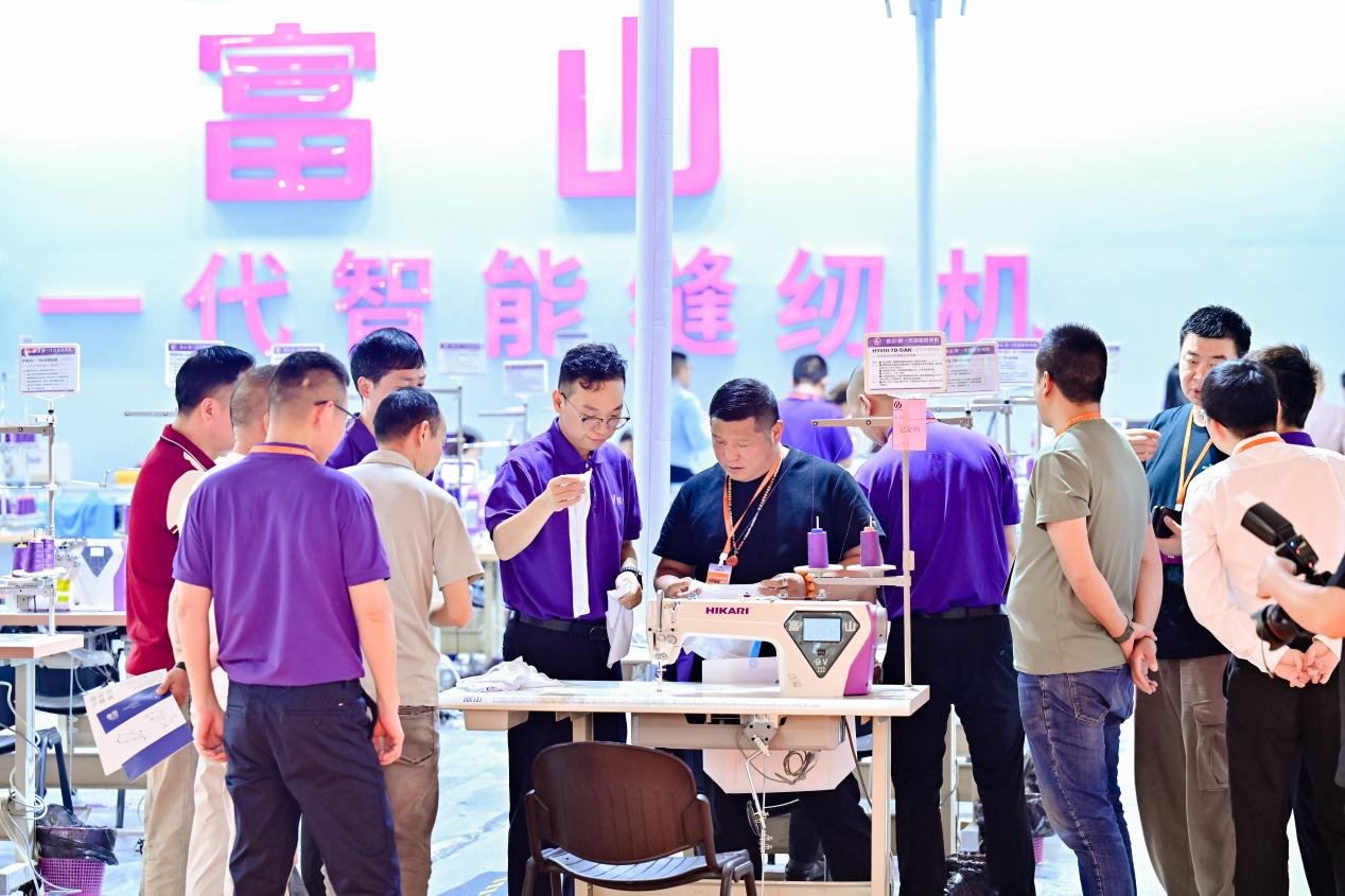 第二十八届海峡两岸纺织服装博览会暨全球男装供应链展开幕