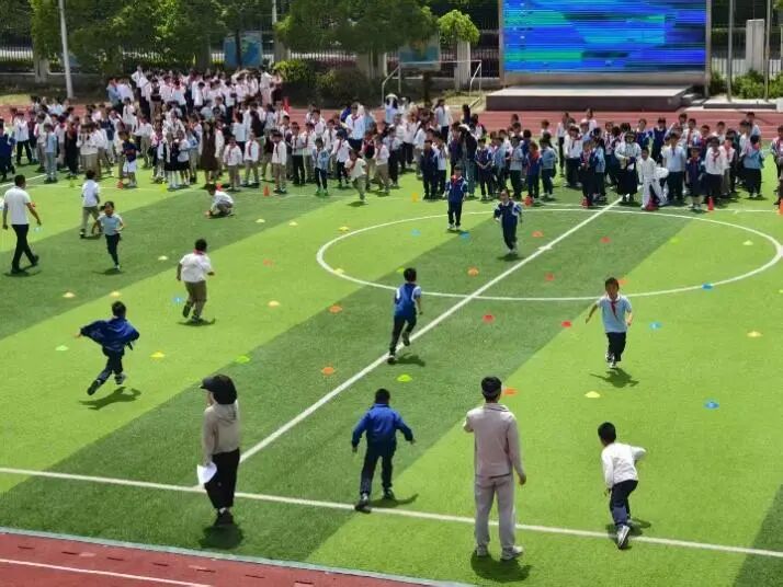 小明逛校园| 上海校园体育如何“攒时间”“拓场地”？