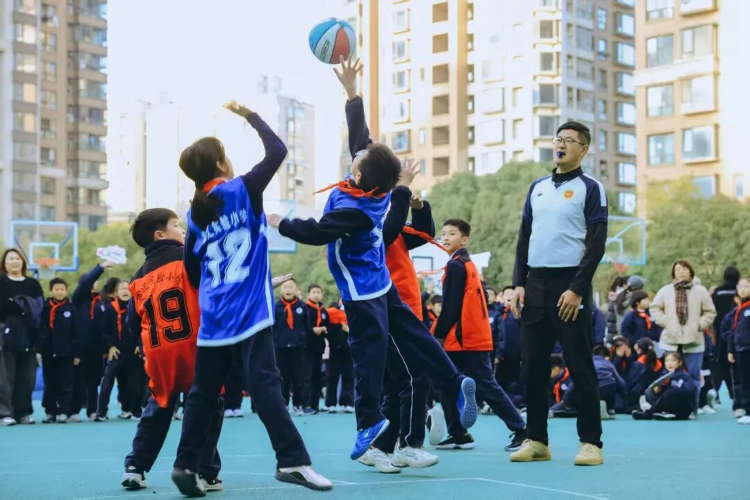 小明逛校园| 上海校园体育如何“攒时间”“拓场地”？