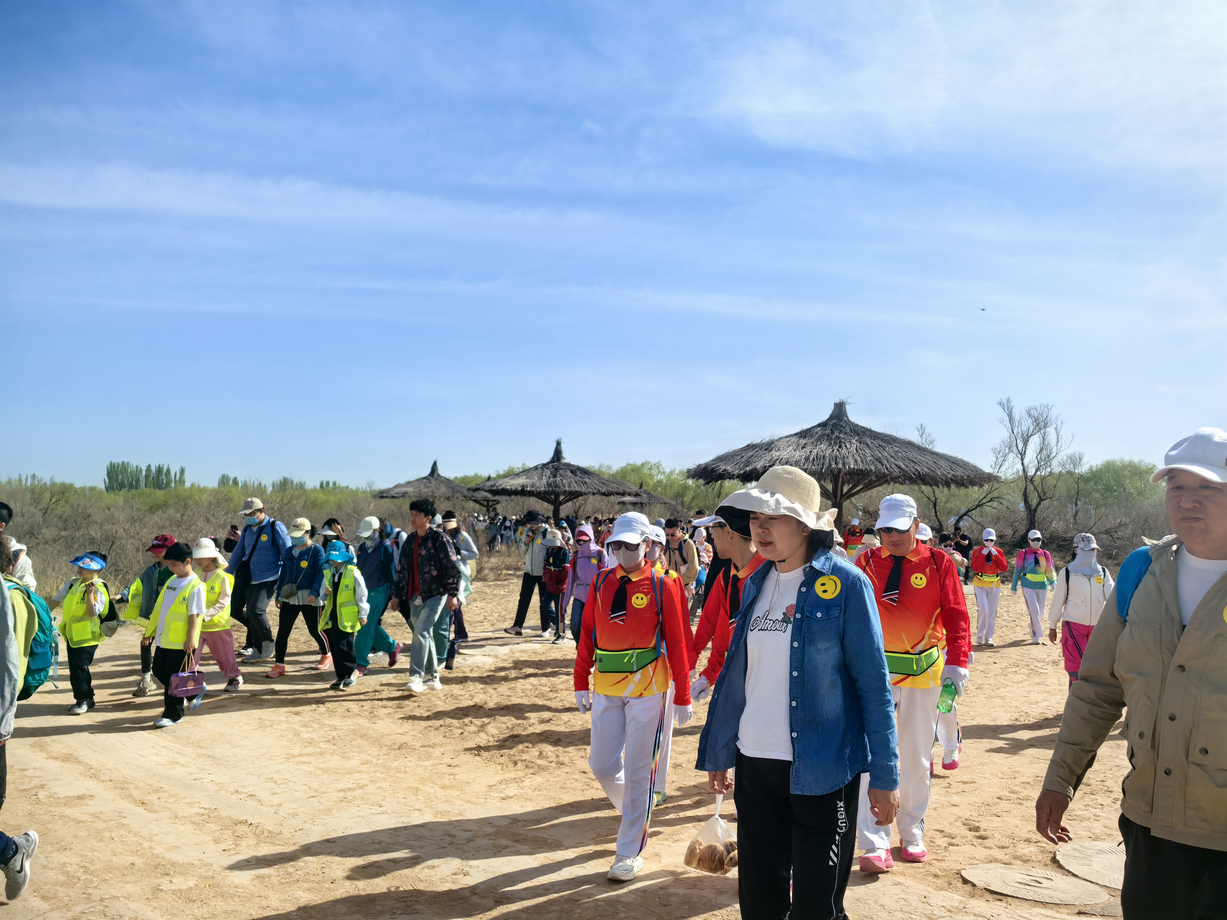 宁夏银川：黄沙古渡大漠黄河春季徒步大会活力开启