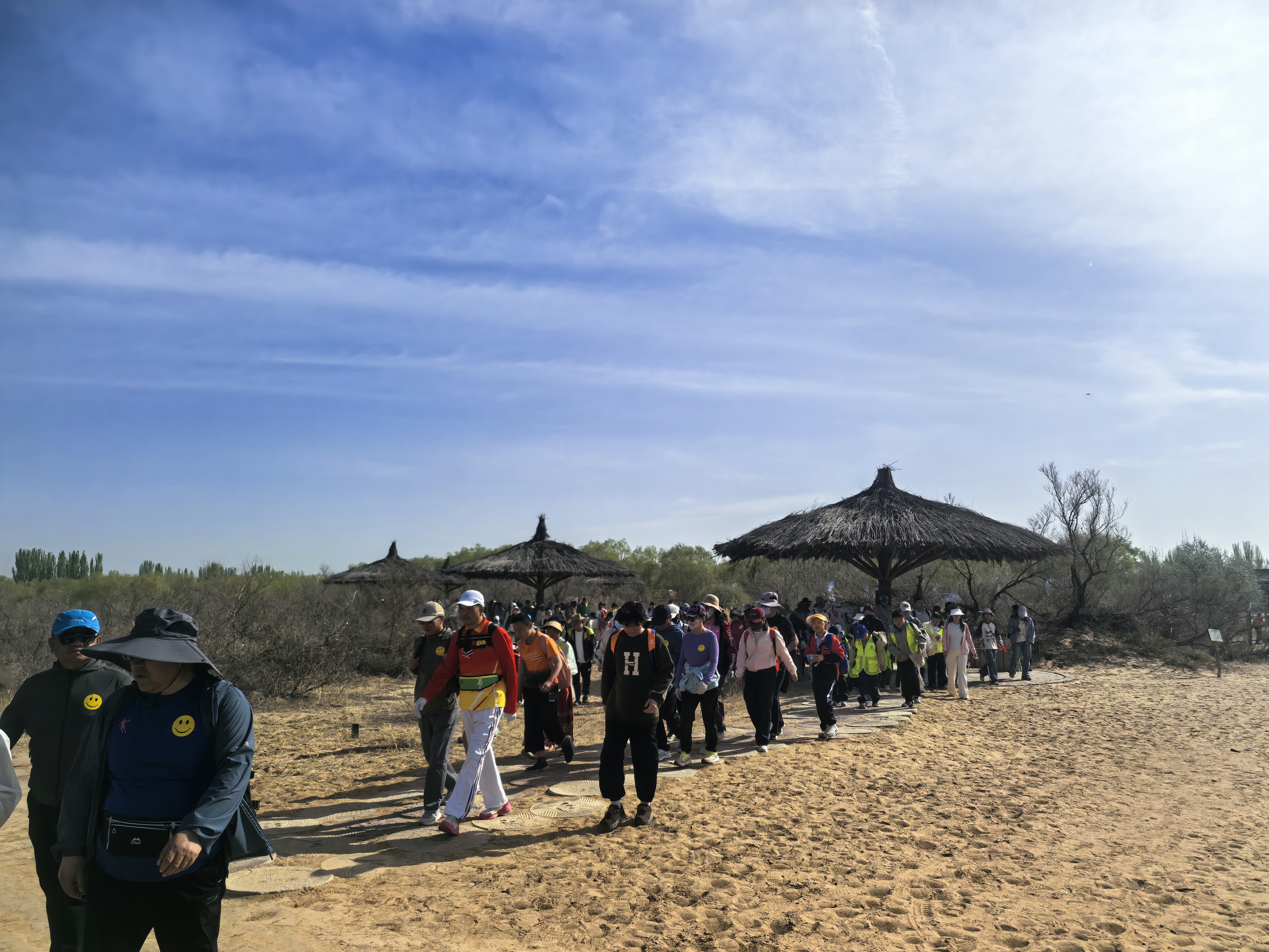 宁夏银川：黄沙古渡大漠黄河春季徒步大会活力开启