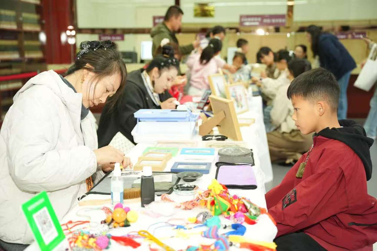 宁夏：“塞上共读·宁聚同心”2026年全民阅读活动周启幕