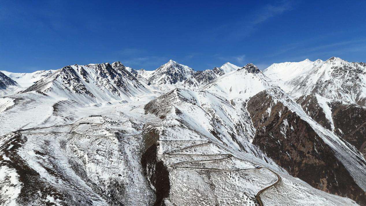 甘肃肃南：百车自驾穿越祁连山9号路