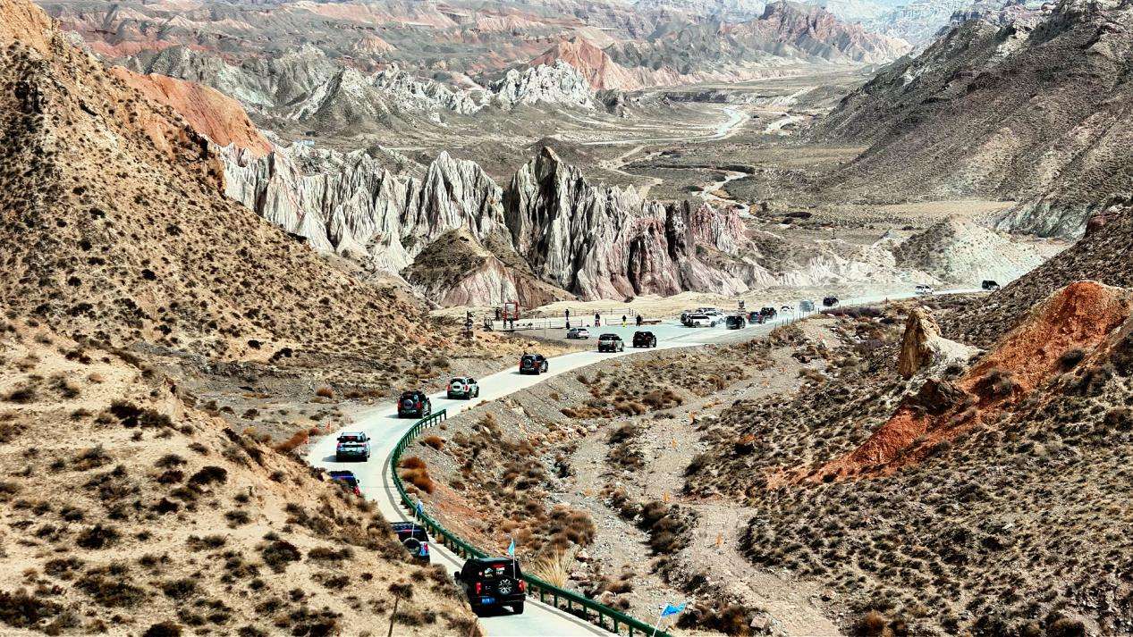 甘肃肃南：百车自驾穿越祁连山9号路