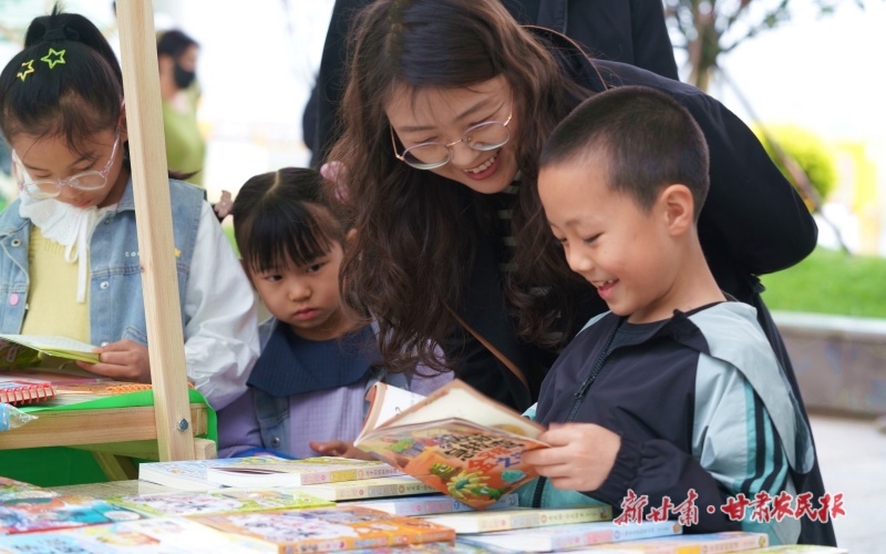 甘肃成县：书香满成州 悦读启新程