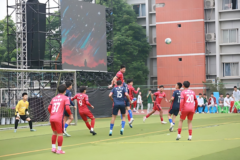 美好教育看得见｜重庆这所中学一群学生玩转渝超，把业余赛打成了“王者局”