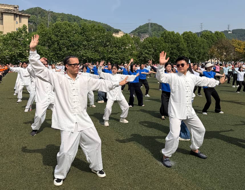 重庆第二师范学院运动会开幕 国际学院方阵展青春风采