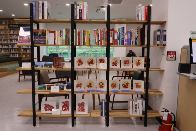 连云港市图书及非遗作品在韩国光阳开展