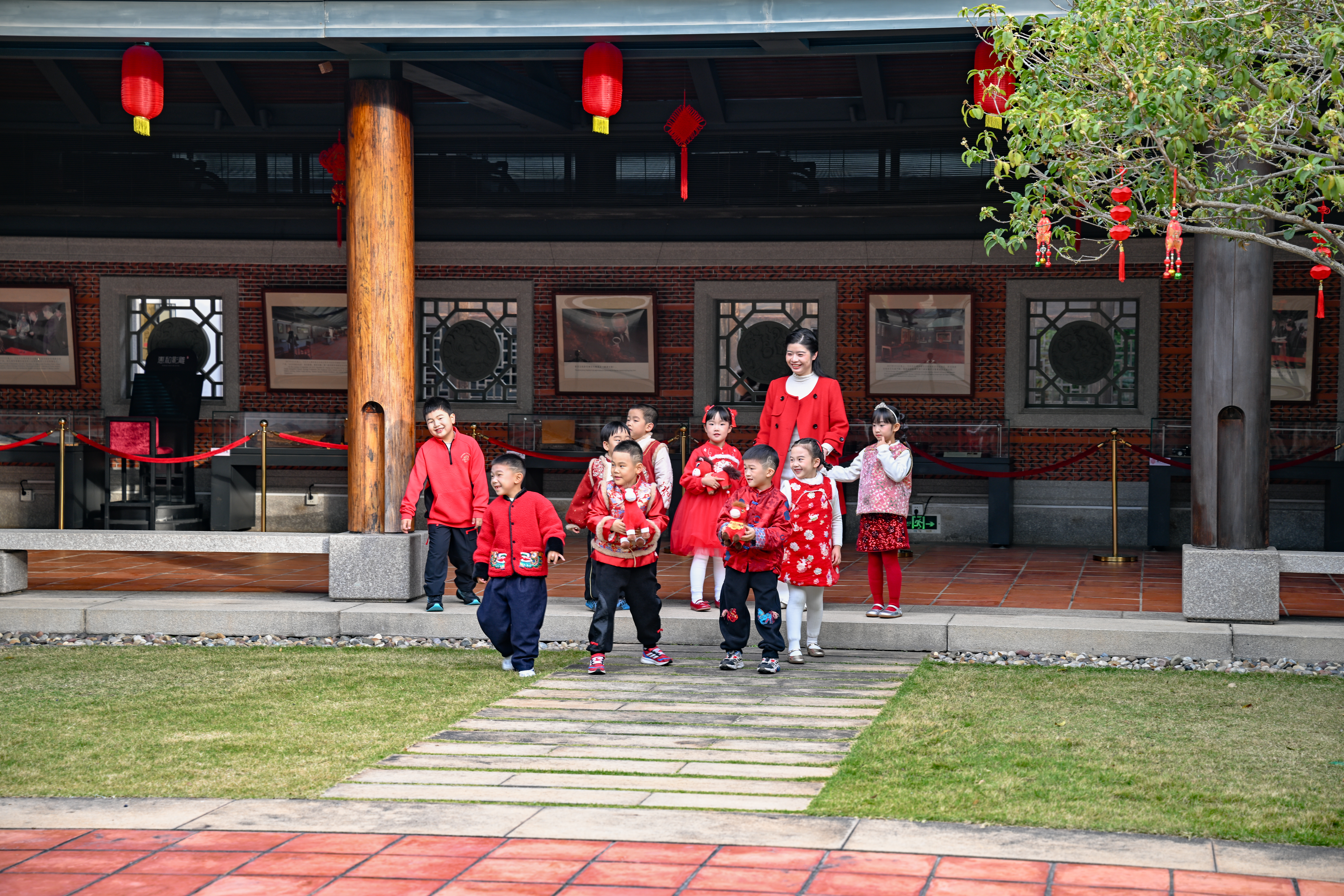 典耀中华！厦门市第一幼儿园师幼诵读《三字经》闪耀全国舞台