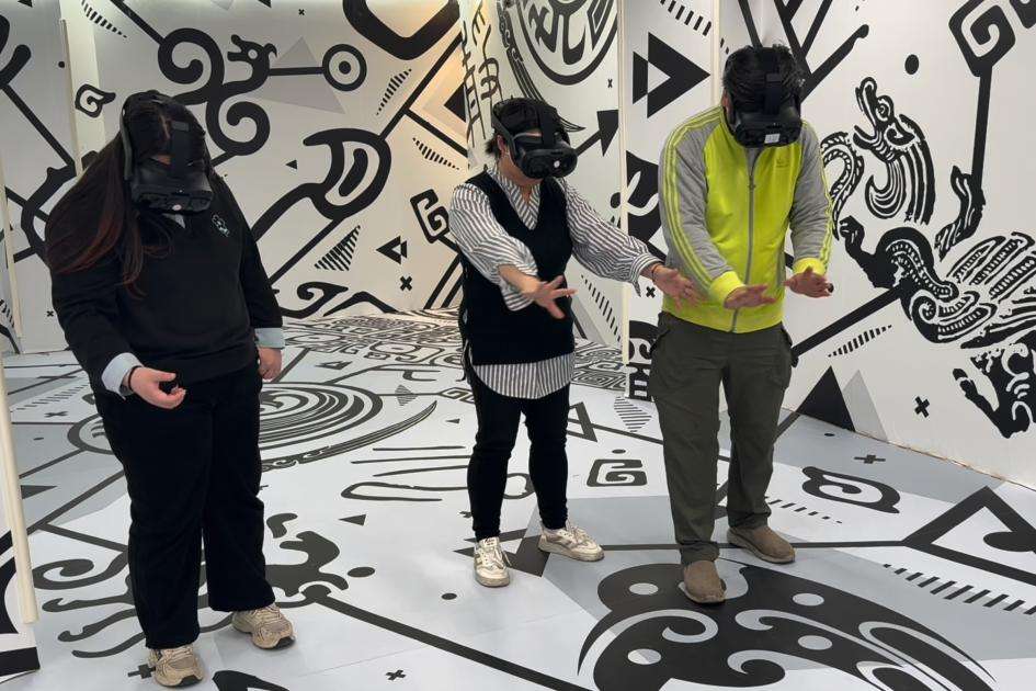 在上海北外滩，戴上XR眼镜“走进”秦陵地宫